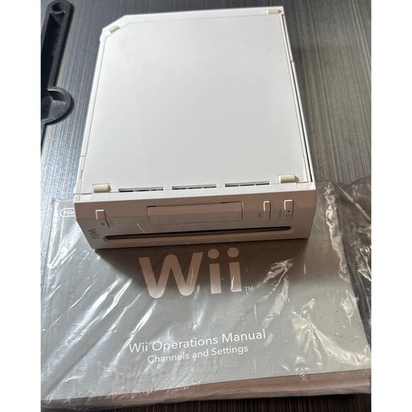 Nintendo Wii Video Gaming Console - Picture 2 of 2